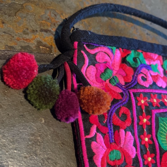 NWOT Thailand Matching Crossbody & Wallet Set - Picture 10 of 16